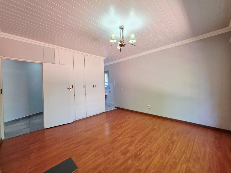 5 Bedroom Property for Sale in Langenhovenpark Free State